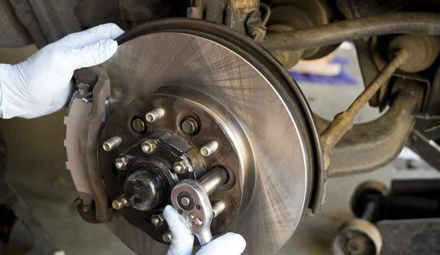 汽車行駛6萬公里,記得更換這些零件,別讓汽車提前報(bào)廢-第5張圖片-鄭州市冠恒貿(mào)易有限公司【官方網(wǎng)站】-車用潤滑油服務(wù)專家 汽車行駛6萬公里,記得更換這些零件,別讓汽車提前報(bào)廢-第5張圖片-鄭州市冠恒貿(mào)易有限公司【官方網(wǎng)站】-車用潤滑油服務(wù)專家